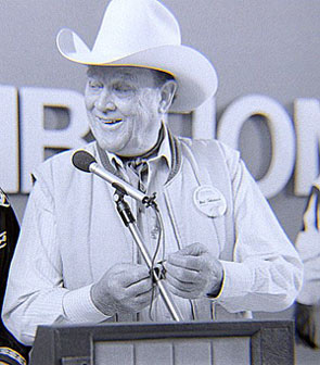 Ben Johnson accepts award at 1987 Knoxville, TN, Western Film Festival.