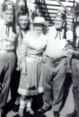 Gail Davis as Annie Oakley posed for a picture with a few Shriners while signing some autographs. Not sure where or when this was taken. (Thanx to Billy Holcomb.)