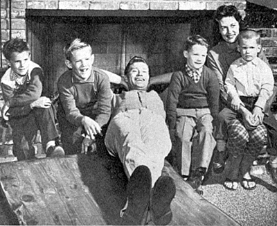 “The Rifleman”, Chuck Connors relaxes with sons Jeffrey, Michael, Steven, Kevin and wife Betty in 1960. 