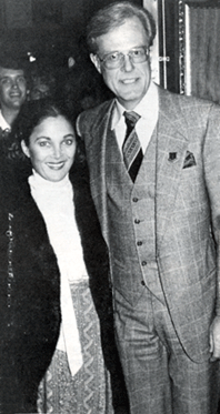 "Trackdown" TV star Robert Culp and his date, actress/composer Carol Connors, arrive at the Aquarius Theatre (Hollywood) opening of "Ain't Misbehavin'" in 1980. 