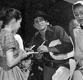 Hold your hats while Michael Landon signs a few autographs.