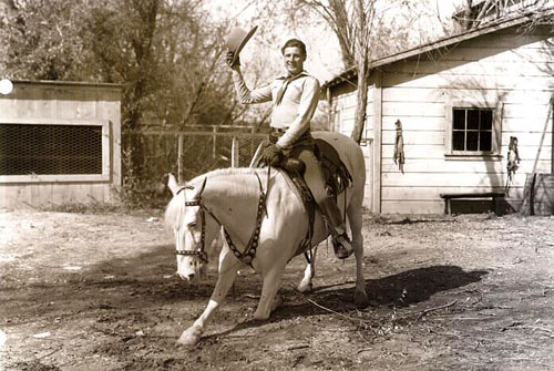 Robert Livingston and Starlight practice a bow. (Thanx to Bobby Copeland.)