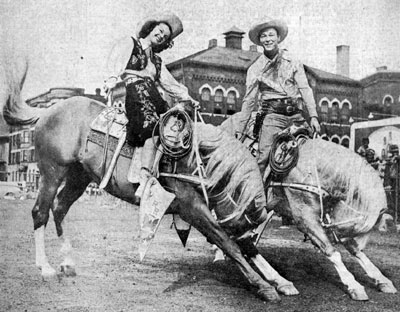 In 1947, Roy and Dale give children of Brown Elementary School an unexpected treat as they pose for the camera at Chicago Stadium where Roy's rodeo opened the next night.