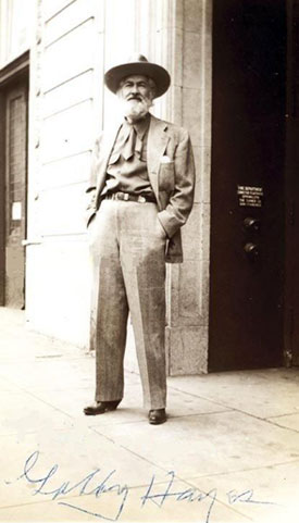 Nice candid photo of Gabby Hayes with his autograph. (Thanx to Jerry Whittington.)