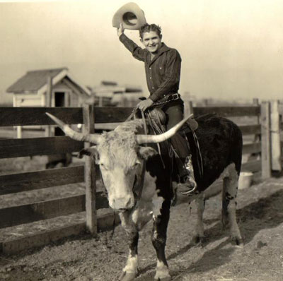 Bob Steele rides steerage. (Thanx to Jerry Whittington.)