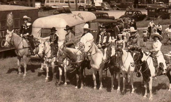 Hoot Gibson (center, white hat) on the Wallace Brothers Circus in 1938. (Thanx to Jerry Whittington.)