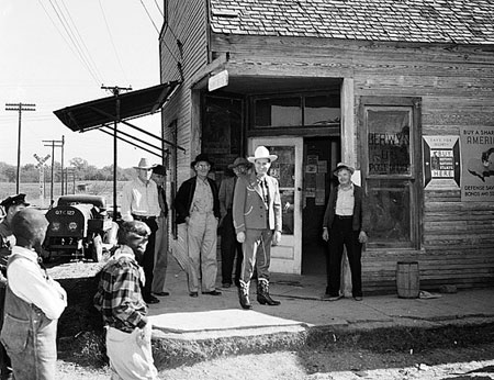 Gene Autry in Berwyn (Gene Autry, Oklahoma) in 1941. (Thanx to Jerry Whittington.)