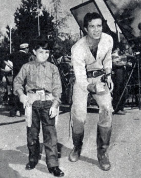 Hugh O’Brian teaches a young fan the art of the fast draw while making “The Fiend Who Walked the West” (‘58). (Thanx to Terry Cutts.)