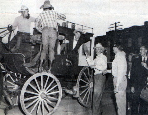 Chill Wills gets out of the Chief Joseph Days stage in the late ‘40s in Joseph, OR, while fellow chatacter actor Walter Brennan stands below. Brennan owned a ranch near Joseph and was an early and important promoter of the annual Chief Joseph Days celebration. (Thanx to Frank Story.)