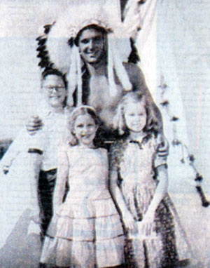 Robert and sisters Sherron and Beverly Moser with “Brave Eagle” Keith Larsen.