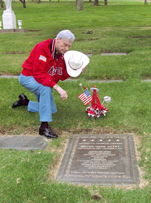 Monte Hale pays tribute to his friend Gene Autry.