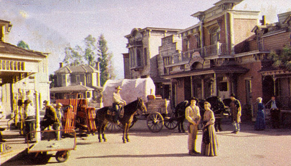 “Wagon Train” with Robert Horton and guest star Phyllis Thaxter.